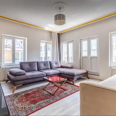Melissa Cozy Balcony Apartment