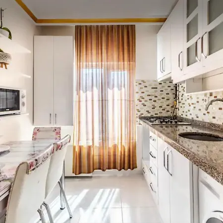 Melissa Cozy Balcony Apartment Istanbul